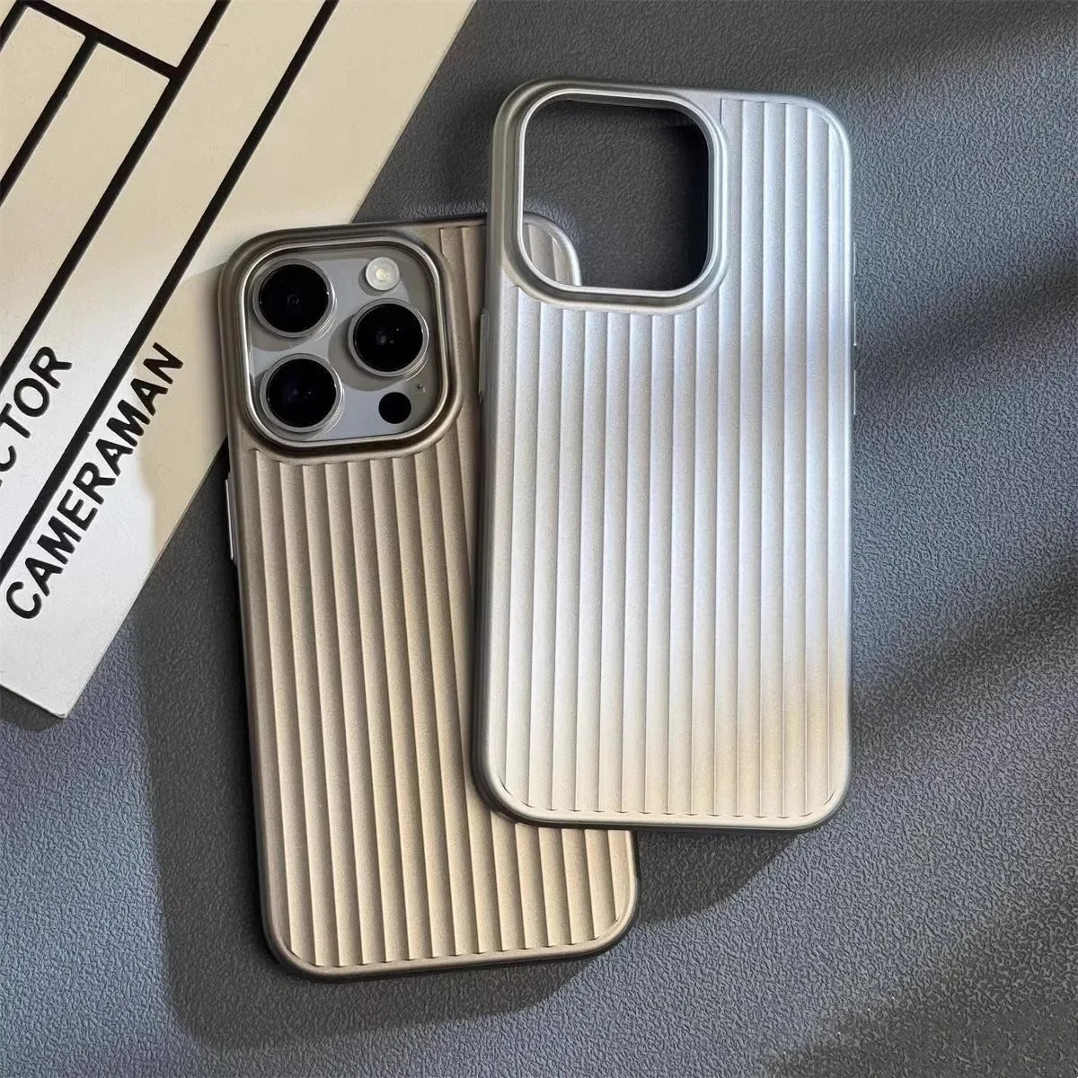 Telefonveske i minimalistisk stil med ribbet tekstur 5