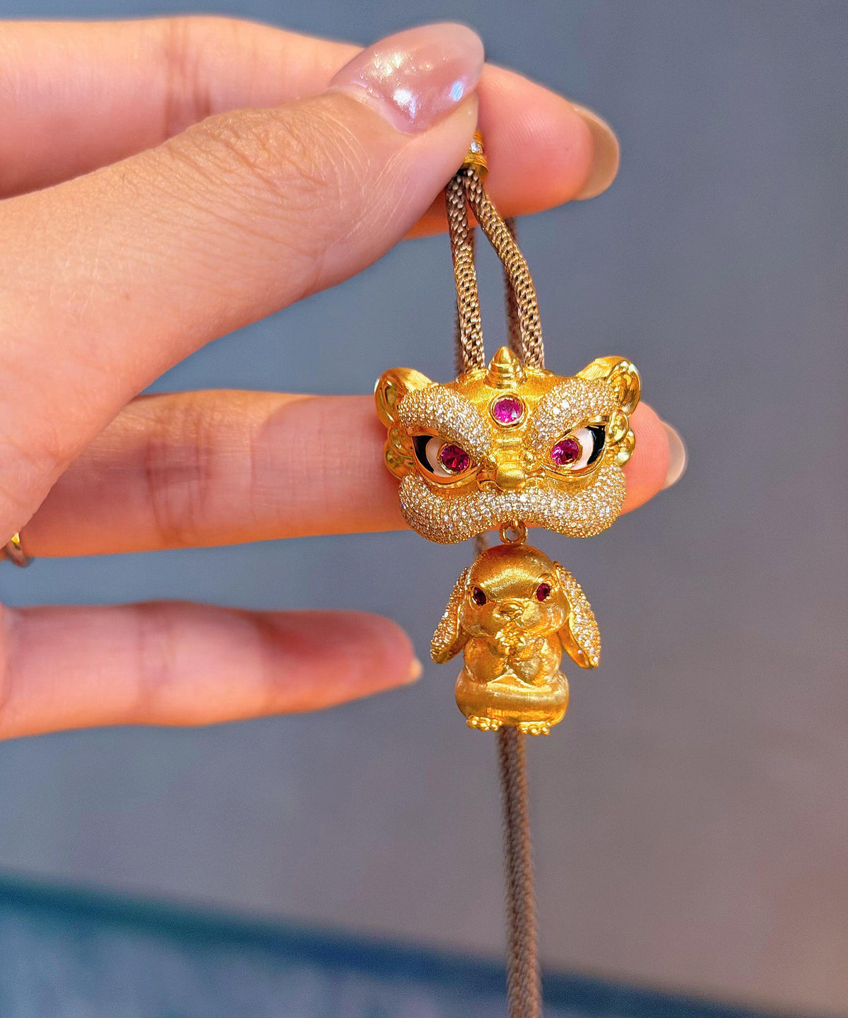 Unisex Halskjede med Vintage Lion Dance Design 2
