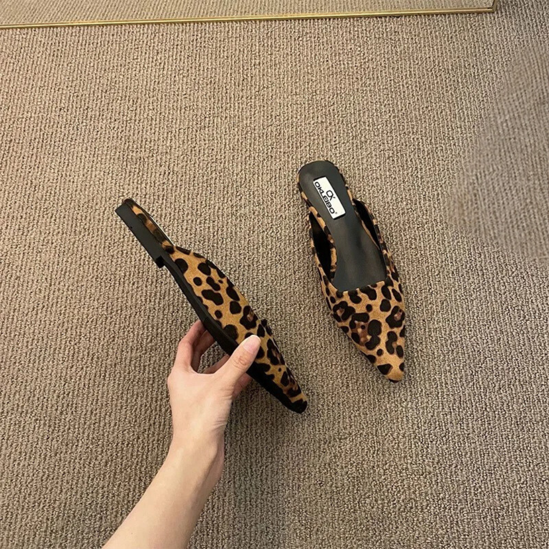 Spiss tå-mules i leopardmønster for dame