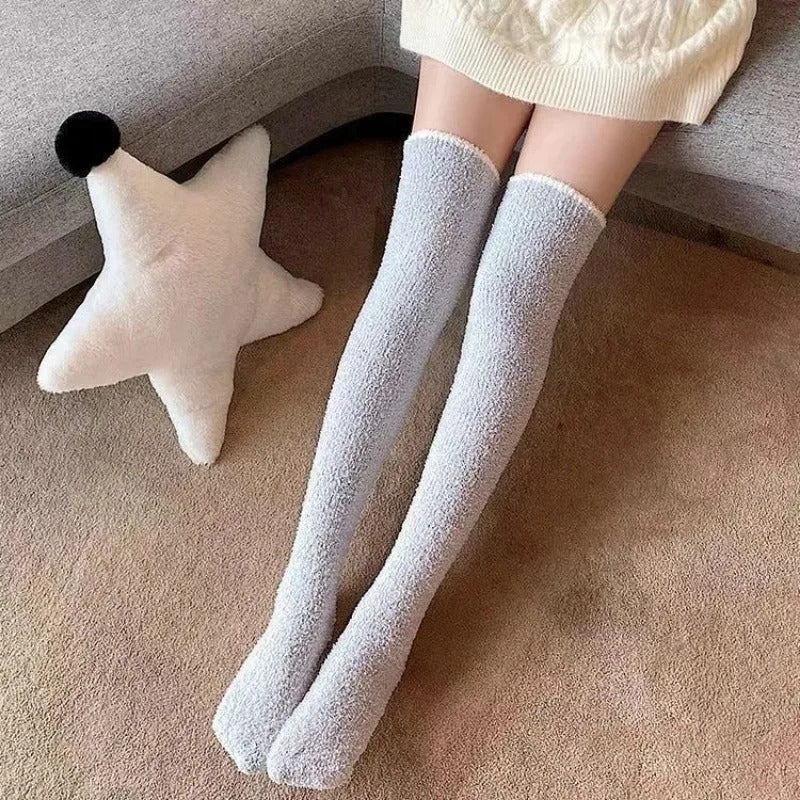Over-knee høye sokker i korallfleece