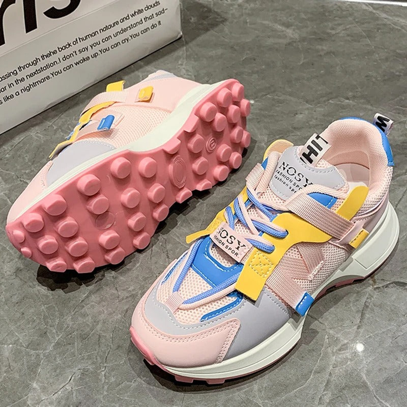 Pustende fargede joggesko for kvinner