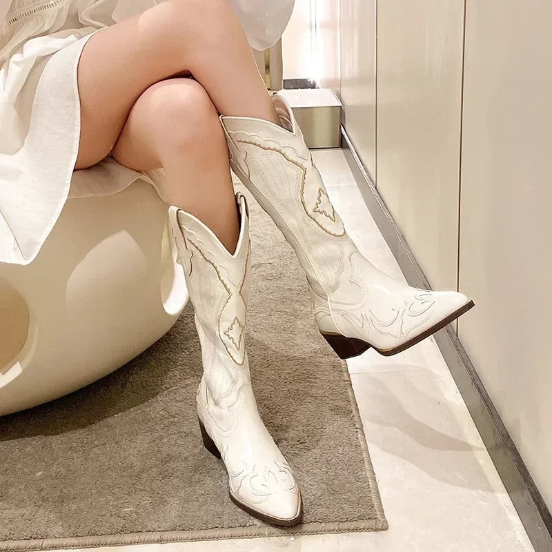 Broderte midcalf-støvler for kvinner