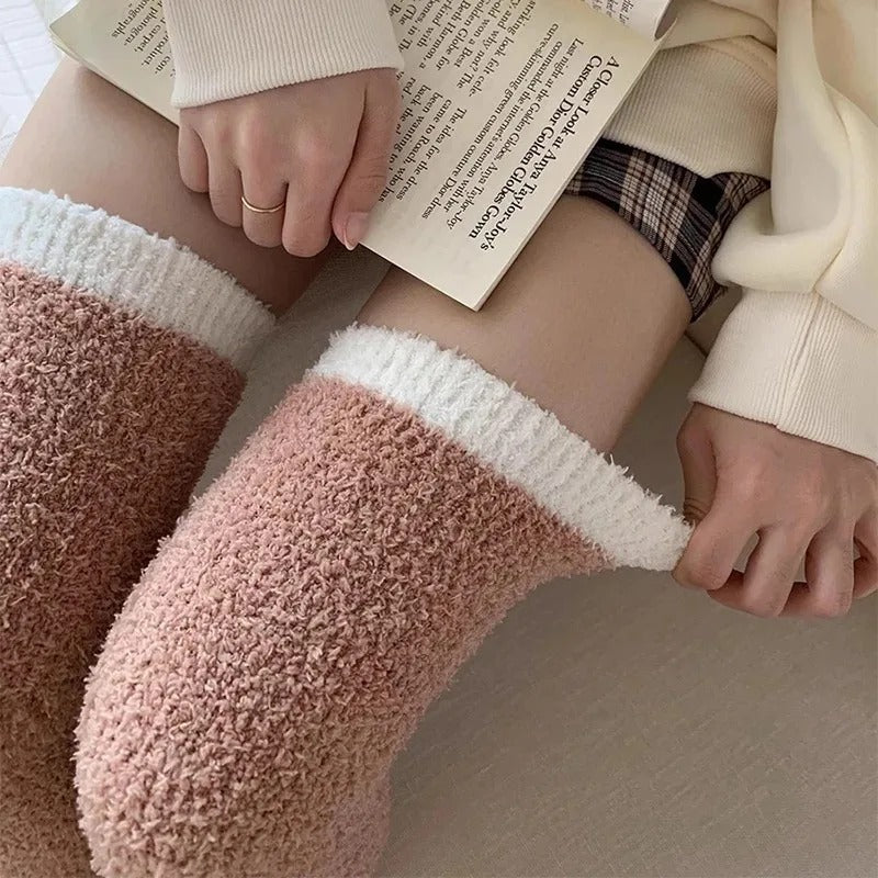 Over-knee høye sokker i korallfleece