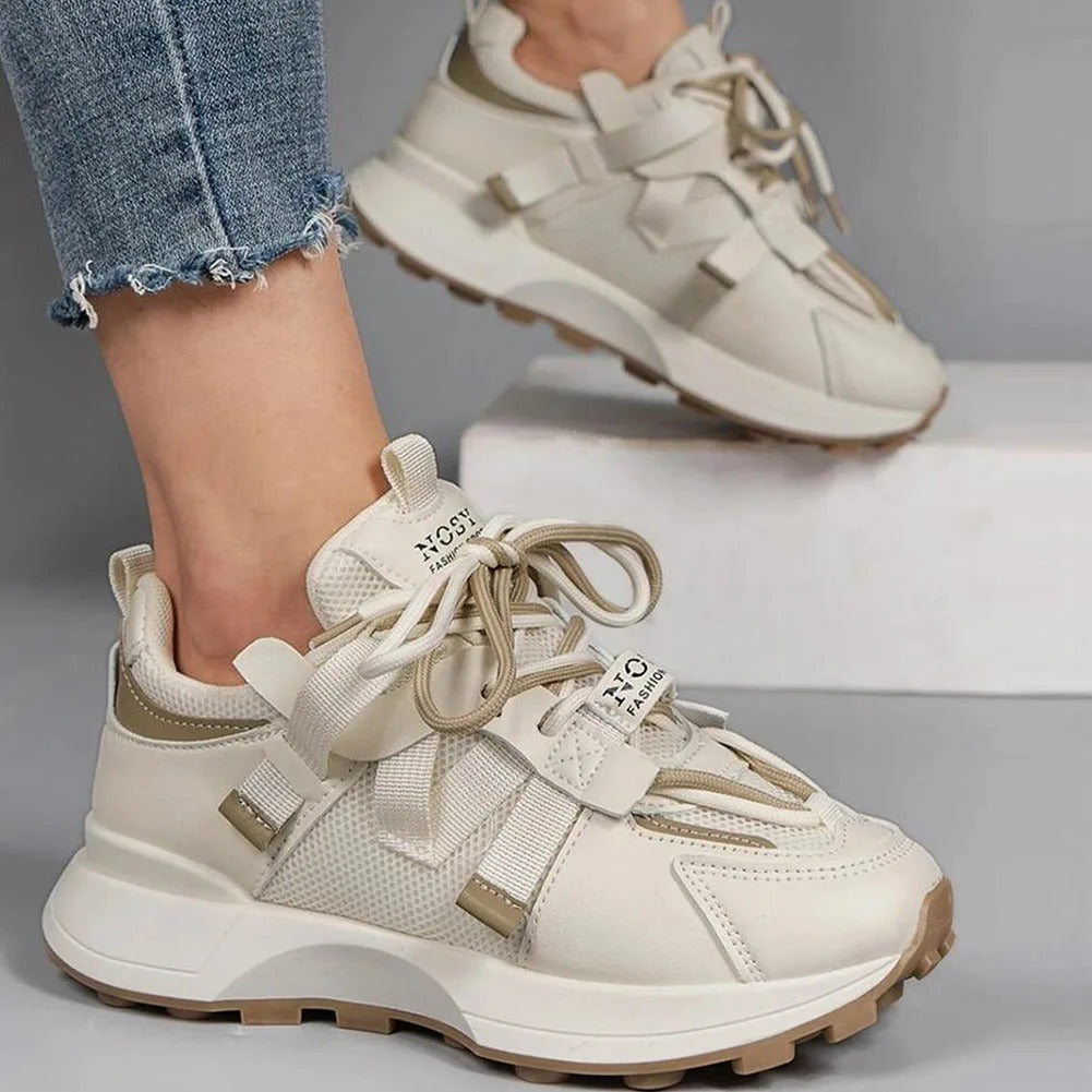 Pustende fargede joggesko for kvinner