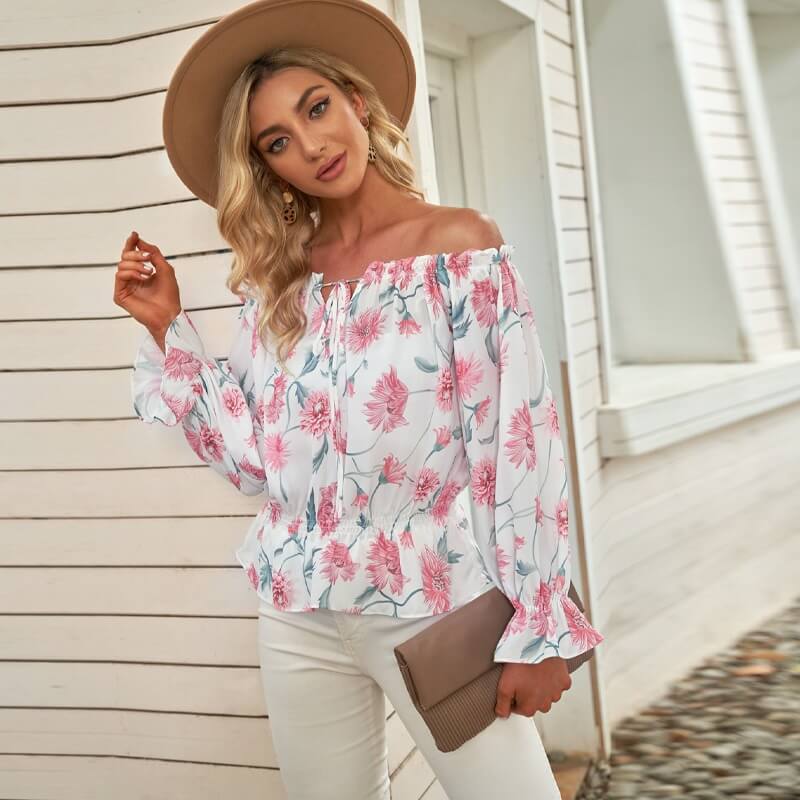 Blomstret bluse med volanger