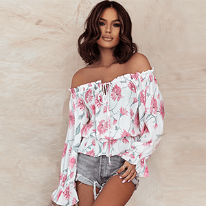 Blomstret bluse med volanger