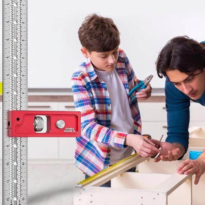 Justerbar kantlinjal for trebearbeiding