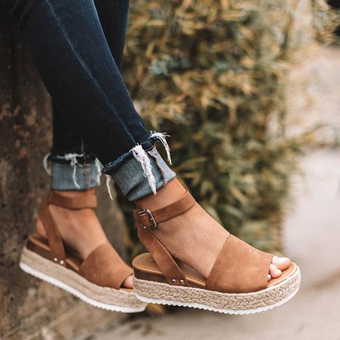 Sommersandaler for kvinner