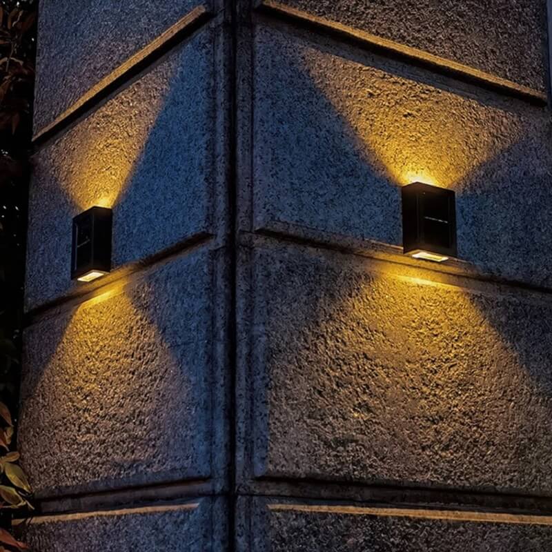 Solcelledrevet uteplassvegglampe